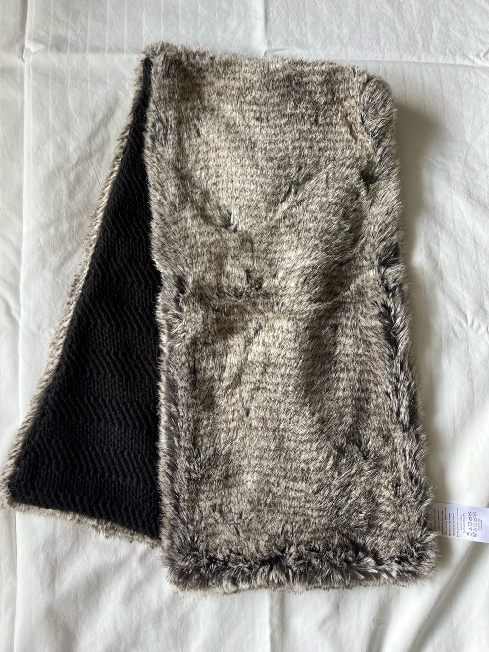 Stella & Dot Faux Fur Scarf in Gray and Black with chevron knit inner side